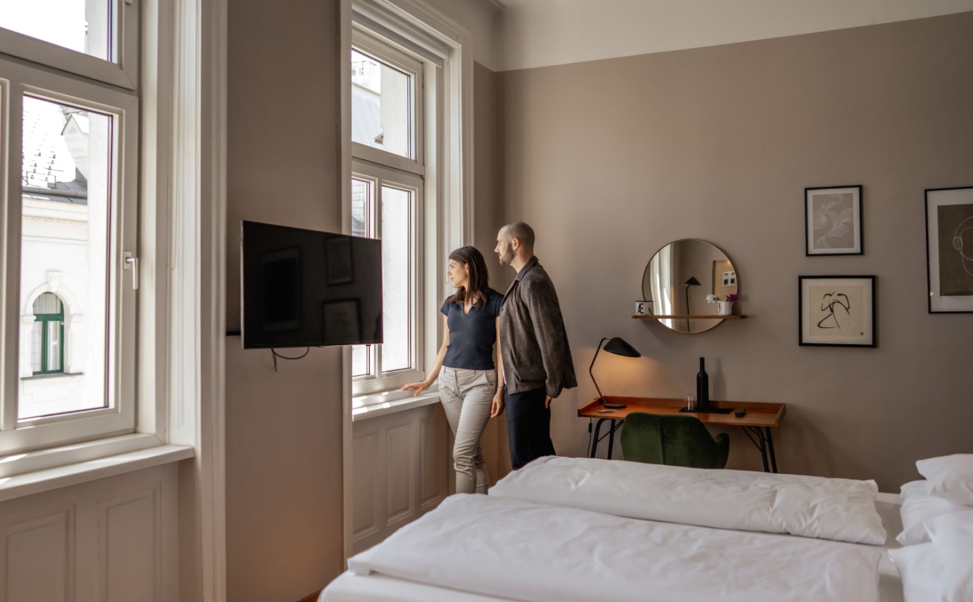 Helles Zimmer mit Blick auf die Wiener Innenstadt